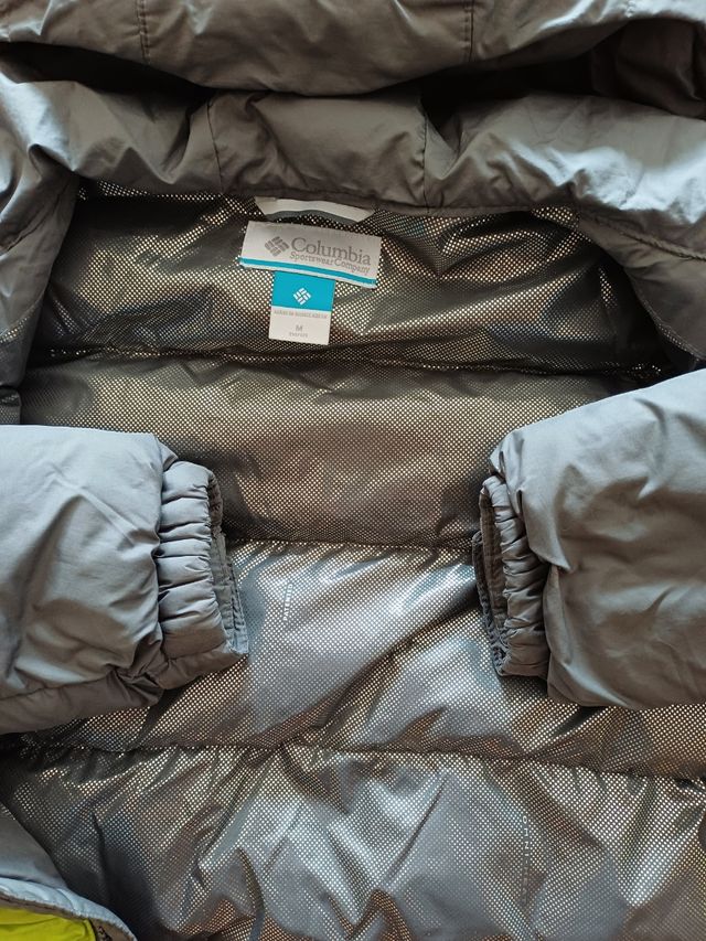 Chaqueta Columbia gris y verde. Para 10-12 años.