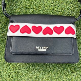 Borsa Twinset nera con cuori rossi