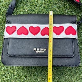 Borsa Twinset nera con cuori rossi