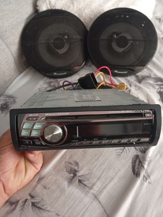 Radio Coche Alpine CDE-9841R y Altavoces Pioneer