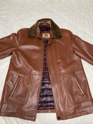 Chaquetón de piel de primerísima calidad.