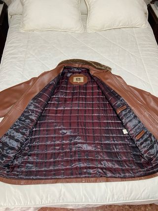 Chaquetón de piel de primerísima calidad.