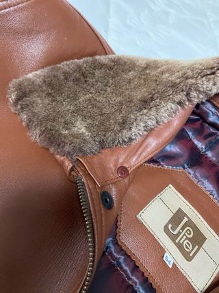 Chaquetón de piel de primerísima calidad.