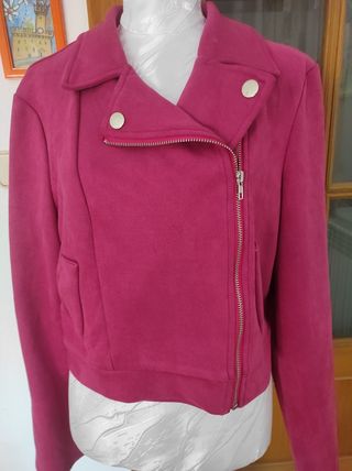 Chaqueta antelina elástica fucsia
