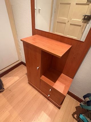 Recibidor con espejo de madera