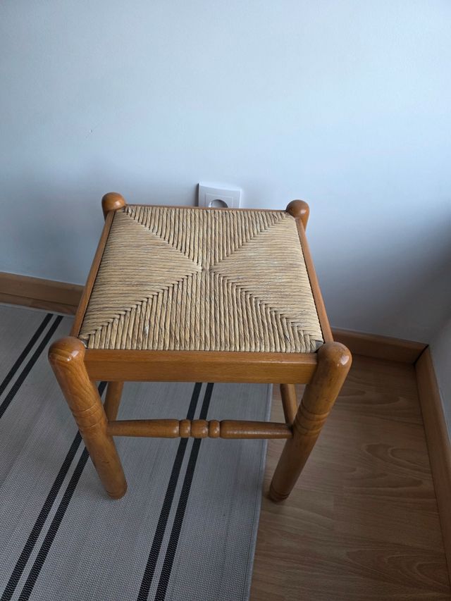 Banqueta de madera clásica