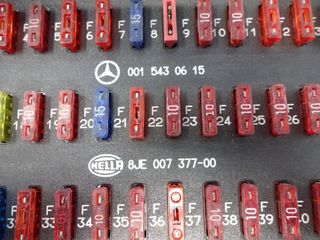 Caja de fusibles Mercedes Actros ATEGO  0015430615 8JE 007377-00