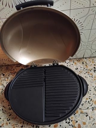 Barbacoa Eléctrica Negra y Dorada
