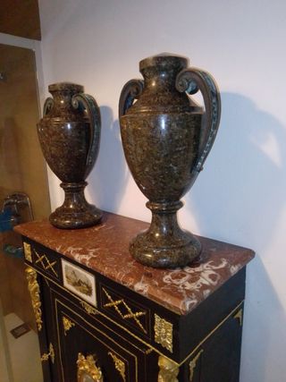 Copas antiguas de mármol y bronce