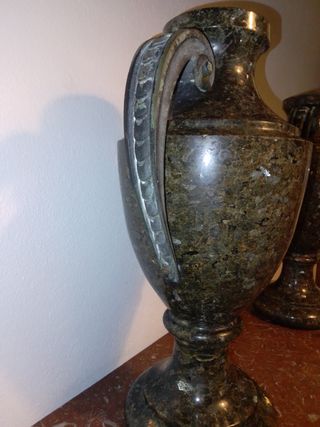 Copas antiguas de mármol y bronce