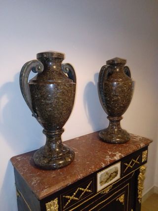 Copas antiguas de mármol y bronce