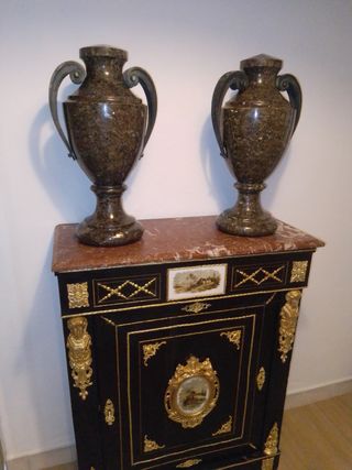 Copas antiguas de mármol y bronce