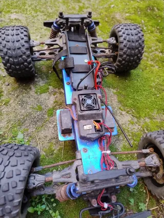Monster Truck RC Brushless 1/10