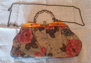 Bolso de fiesta floral con cadena