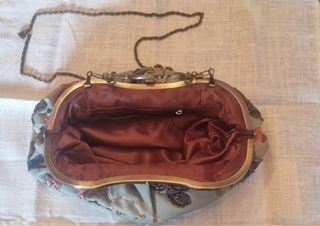 Bolso de fiesta floral con cadena