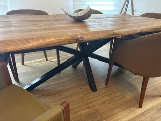 Mesa de comedor de madera rústica ( solo la mesa )