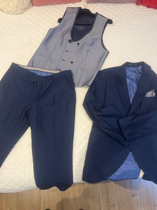 Traje Novio Azul Marino
Talla 52
