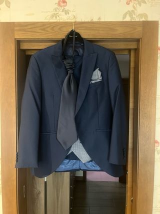 Traje Novio Azul Marino
Talla 52
