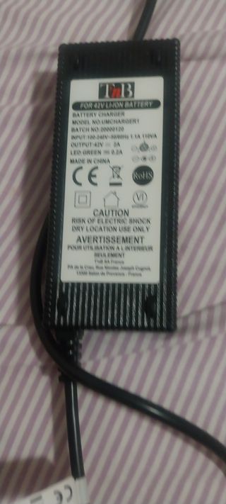 Cargador T'nB 42V Li-ion para patinete/bici