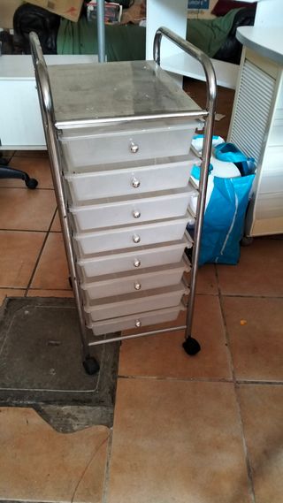 Mueble de estética blanco