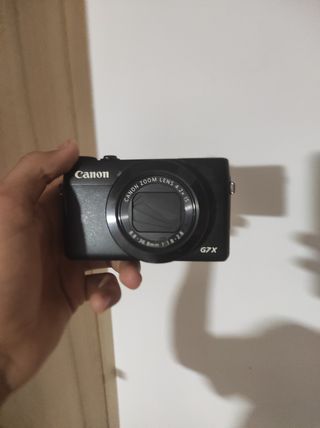 Fotocamera Canon G7X con obiettivo zoom 4.2x