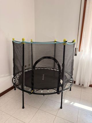 Cama elástica como nova