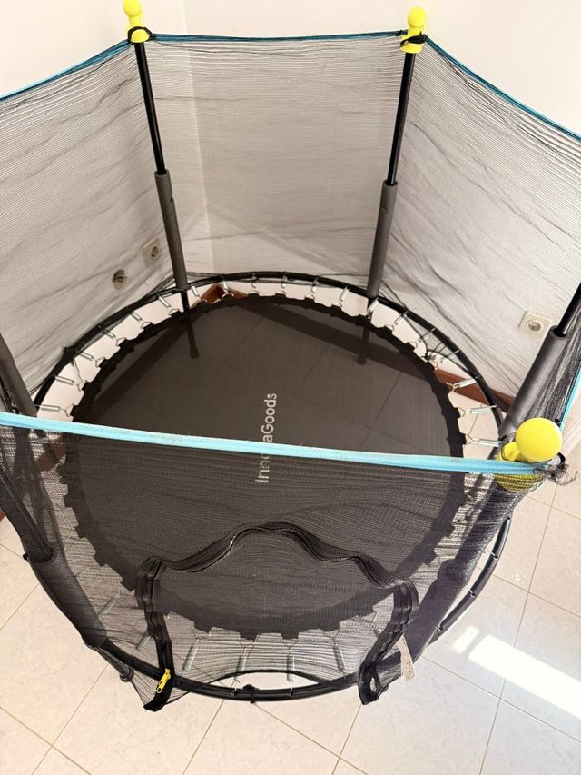 Cama elástica como nova