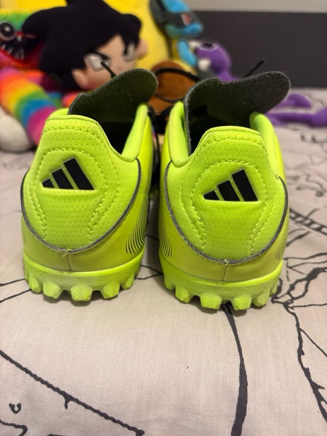 Zapatillas Adidas Fútbol Multitacos Negras y Verde