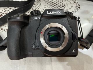 Cámara Panasonic Lumix GH5 + 2 objetivos f/2.8