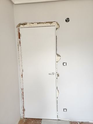 Modificación de premarcos e instalación de puertas