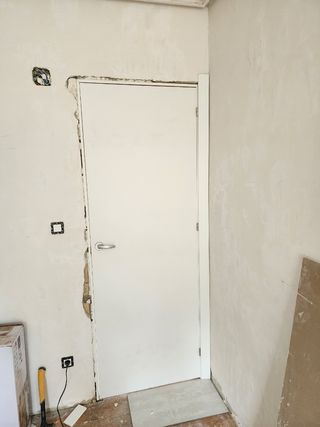 Modificación de premarcos e instalación de puertas