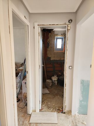 Modificación de premarcos e instalación de puertas