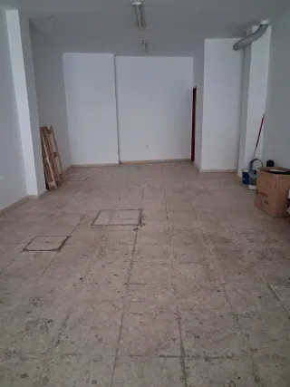 Local comercial en La Algaba. También alquiler.