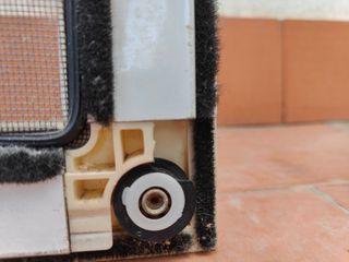 Mosquitera corredera blanca