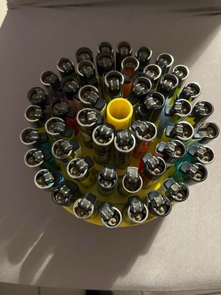 Espositore Clipper con accendini da collezione