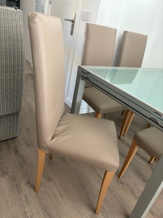 Conjunto de mesa de salón y sillas