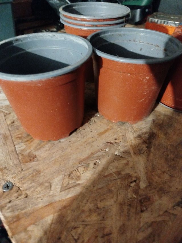 Macetas de plástico 9 cm (marrón/gris)