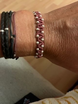 Pulsera macramé plata rosa fuerte