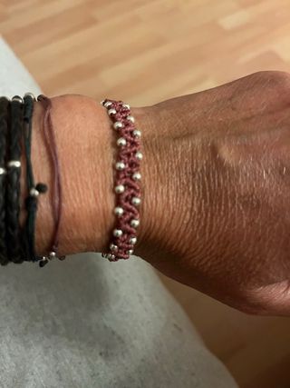 Pulsera macramé plata rosa fuerte