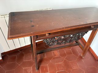 Mesa recibidor de madera tallada