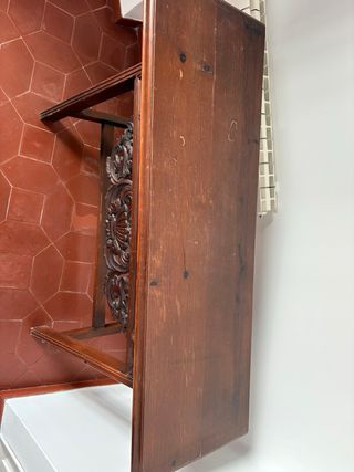 Mesa recibidor de madera tallada