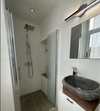 Aplique LED moderno para espejo de baño