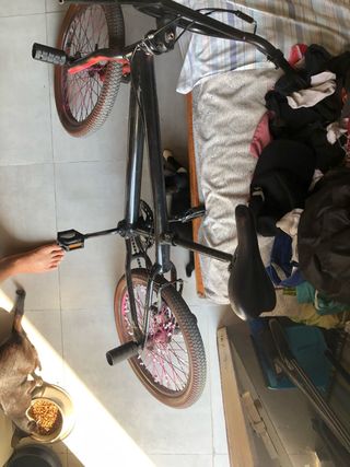 Bicicleta BMX negra para niño