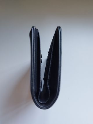 Cartera Pepe Jeans negra con tachuelas