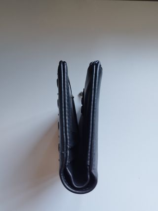 Cartera Pepe Jeans negra con tachuelas