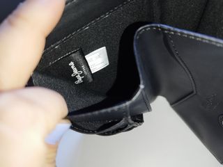 Cartera Pepe Jeans negra con tachuelas