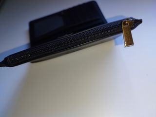 Cartera Pepe Jeans negra con tachuelas