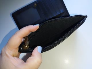 Cartera Pepe Jeans negra con tachuelas