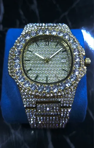 PRECIO NEGOCIABLE Reloj de oro con diamantes