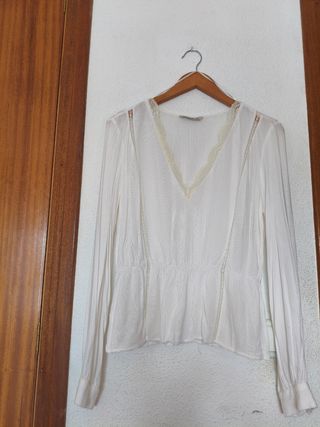 Blusa Stradivarius blanca manga larga